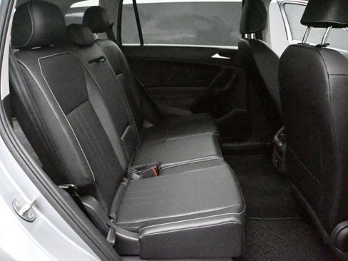 Used 2024 Volkswagen Tiguan SE image 18