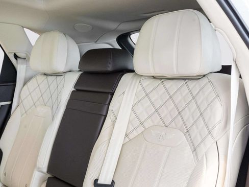 Used 2022 Bentley Bentayga AWD/4WD image 58