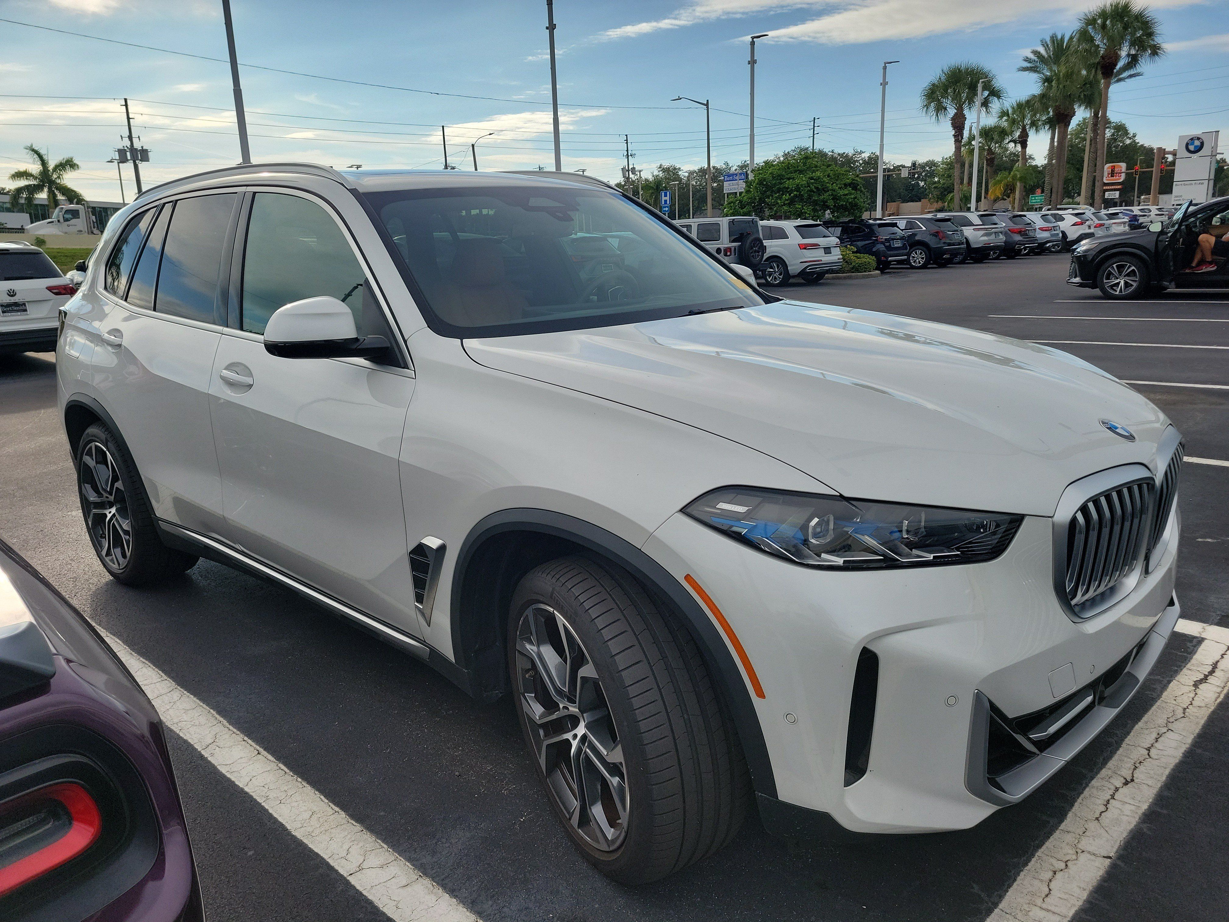 Used 2024 BMW X5 xDrive40i w/ Premium Package AWD/4WD image 2