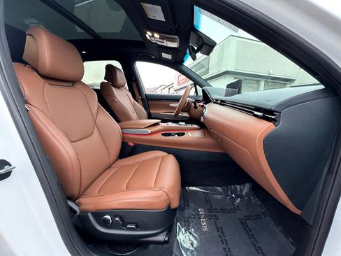 Used 2025 Genesis GV70 2.5T w/ Advanced Package image 24