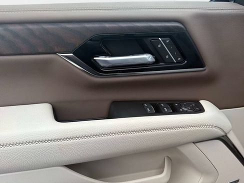 New 2026 GMC Yukon Denali w/ Denali Reserve Package AWD/4WD image 15
