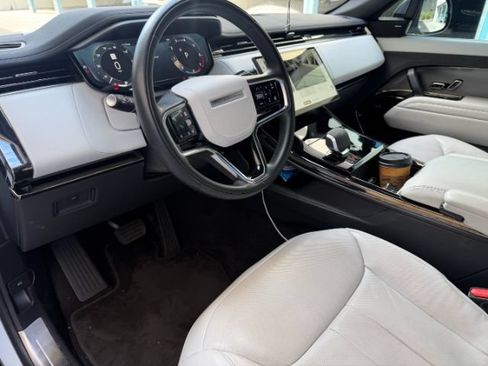 Used 2025 Land Rover Range Rover Sport SE AWD/4WD image 12
