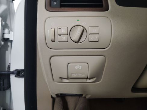 Used 2010 Volvo XC70 3.2 image 17