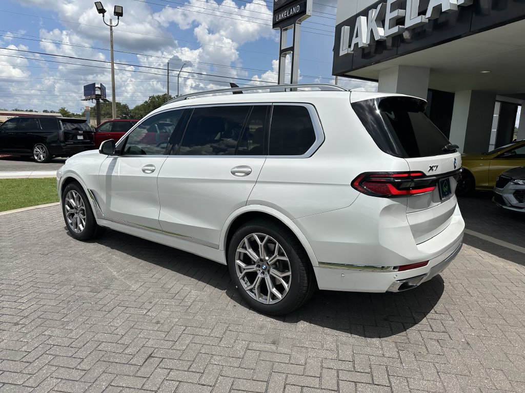 Used 2024 BMW X7 xDrive40i AWD/4WD image 5