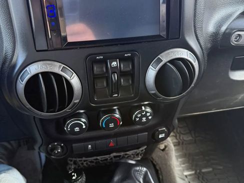 Used 2015 Jeep Wrangler Unlimited Sport w/ Quick Order Package 23S AWD/4WD image 16