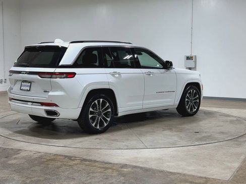 Used 2022 Jeep Grand Cherokee Overland w/ Luxury Tech Group IV AWD/4WD image 8