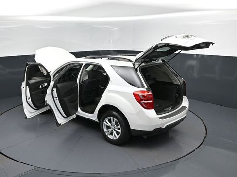 Used 2017 Chevrolet Equinox LT w/ Convenience Package image 2