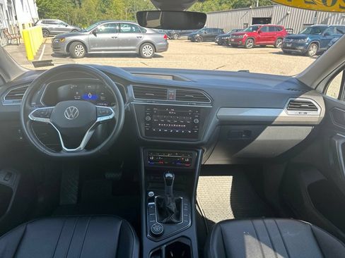 Used 2024 Volkswagen Tiguan SE w/ Panoramic Sunroof Package AWD/4WD image 17