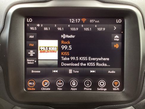 Used 2023 Jeep Renegade Latitude AWD/4WD image 18