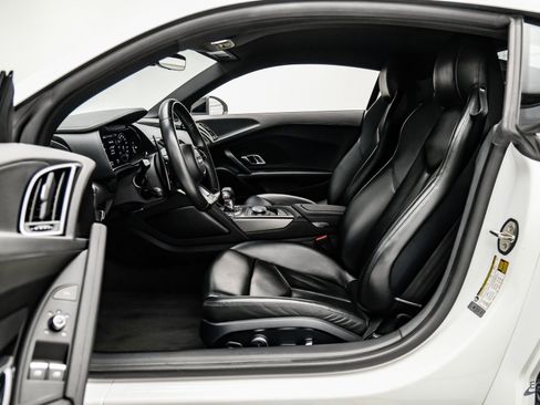 Used 2018 Audi R8 V10 RWD image 45