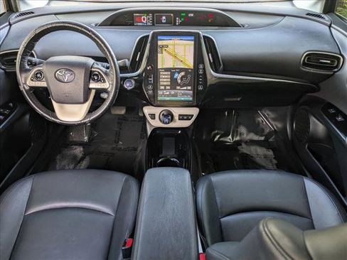 Used 2018 Toyota Prius Prime Premium image 17