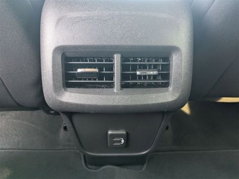Used 2022 Chevrolet Equinox LT image 32