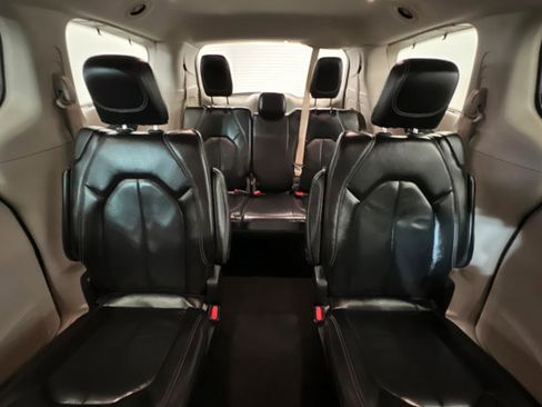 Used 2022 Chrysler Pacifica Touring-L image 25