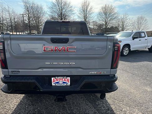 Used 2024 GMC Sierra 2500 AT4X image 6