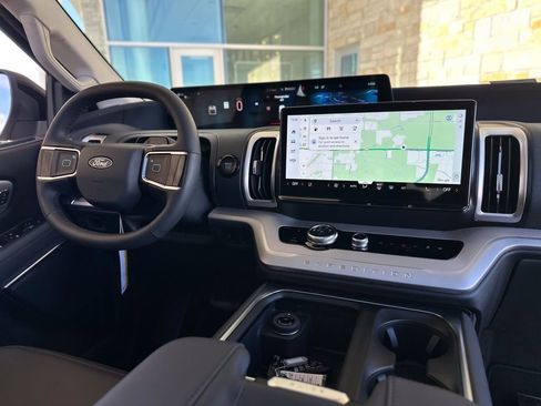 New 2026 Ford Expedition Active image 5