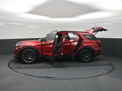 Used 2025 Ford Explorer ST w/ Sun And Sound Package AWD/4WD image 28
