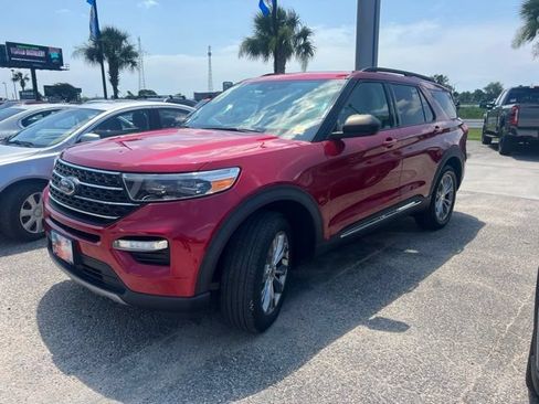 Used 2022 Ford Explorer XLT w/ Equipment Group 202A AWD/4WD image 7