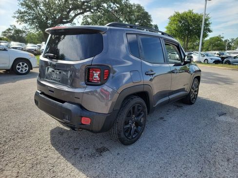 Used 2018 Jeep Renegade Altitude w/ UConnect 8.4 Nav Group FWD image 5