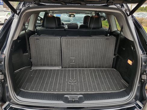 Used 2017 Toyota Highlander XLE image 28