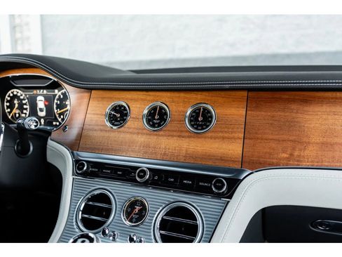 Used 2023 Bentley Continental GT V8 image 41