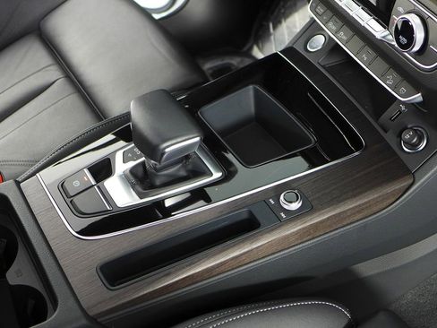 Used 2023 Audi Q5 2.0T Premium w/ Convenience Package image 15