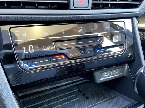 New 2026 Volkswagen Jetta SE FWD image 19