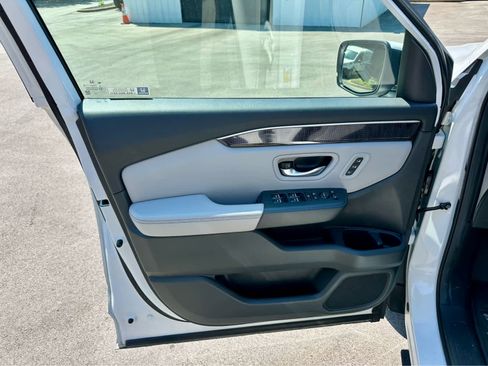 Used 2025 Honda Pilot Elite image 10