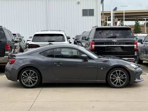 Used 2020 Toyota 86 RWD image 3
