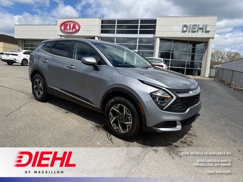 Used 2025 Kia Sportage LX image 1