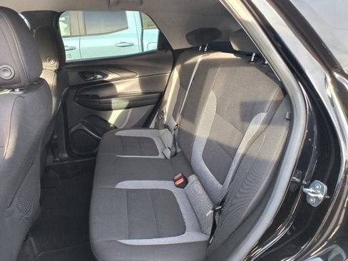 Used 2023 Chevrolet TrailBlazer LT w/ Convenience Package AWD/4WD image 9