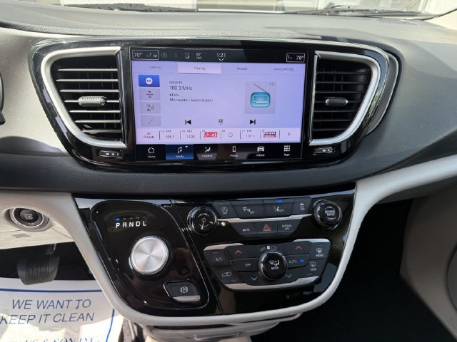 Used 2023 Chrysler Pacifica Touring-L FWD image 26