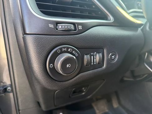 Used 2022 Jeep Cherokee Trailhawk w/ Premium Leather Package AWD/4WD image 12