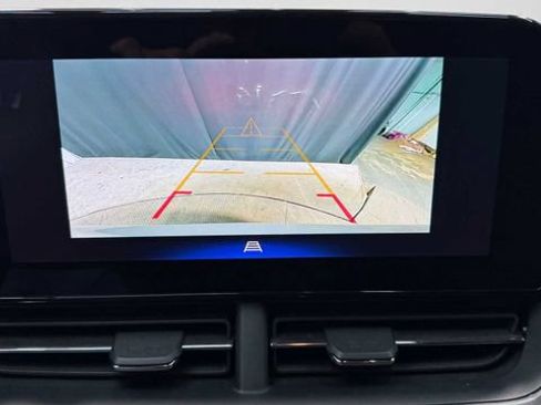 Used 2025 Chevrolet Trax LT w/ Driver Confidence Package FWD image 29