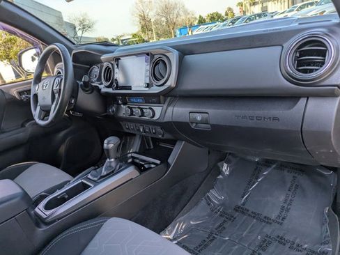 Used 2022 Toyota Tacoma TRD Sport w/ Technology Package image 20