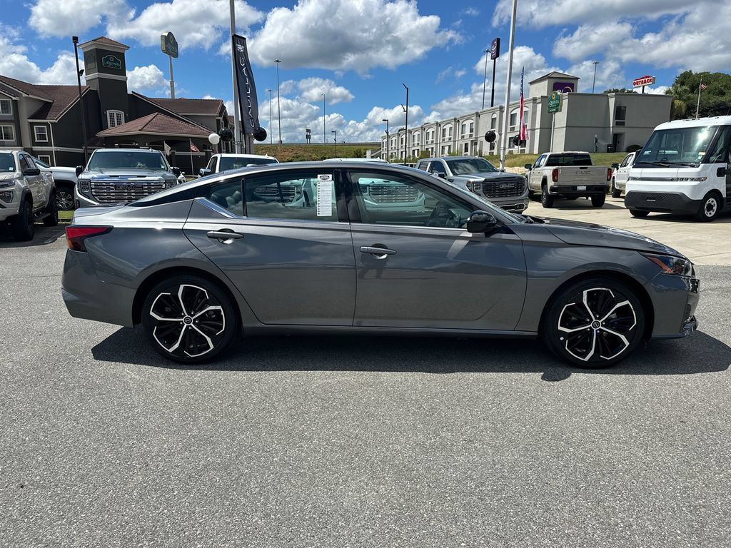 Used 2025 Nissan Altima 2.5 SR FWD image 8