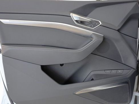 Used 2023 Audi e-tron Premium Plus w/ Premium Plus Package image 25