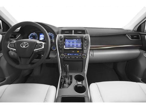 Used 2015 Toyota Camry LE FWD image 3