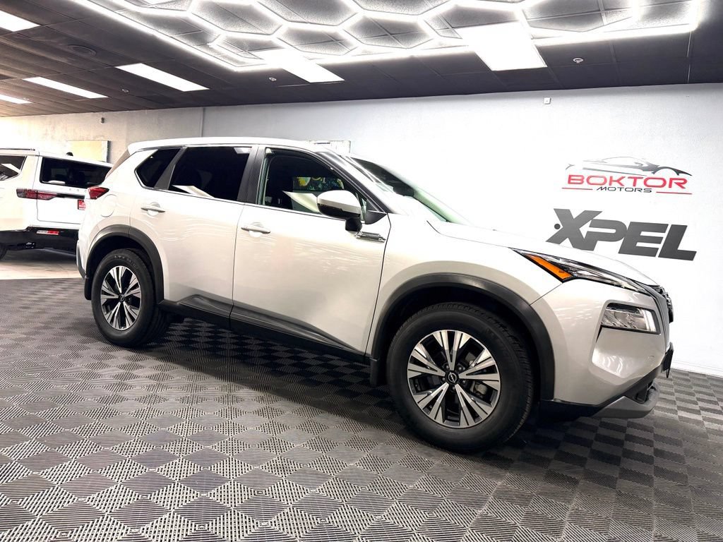 Used 2022 Nissan Rogue SV FWD image 2