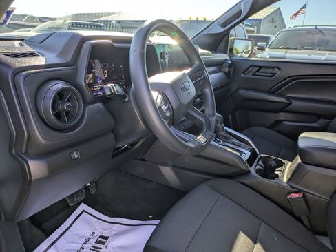 Used 2023 Chevrolet Colorado Trail Boss image 9