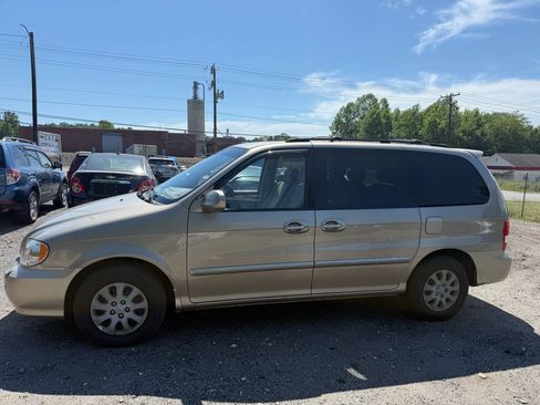 Used 2005 Kia Sedona FWD image 2