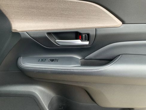 Used 2024 Toyota Grand Highlander AWD image 22