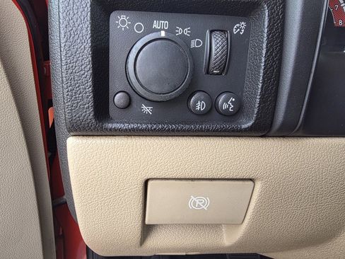 Used 2009 HUMMER H3T Luxury image 12