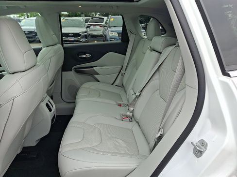 Used 2022 Jeep Cherokee Latitude Lux w/ Sun & Sound Group AWD/4WD image 10