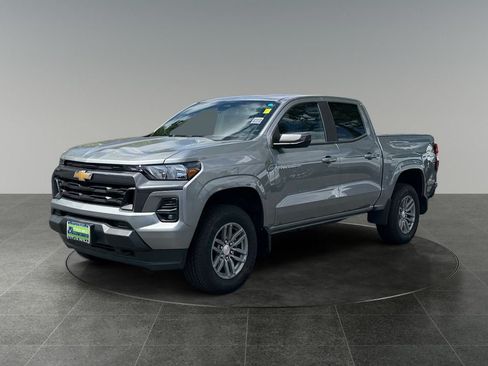 Used 2024 Chevrolet Colorado LT w/ LT Convenience Package II AWD/4WD image 3