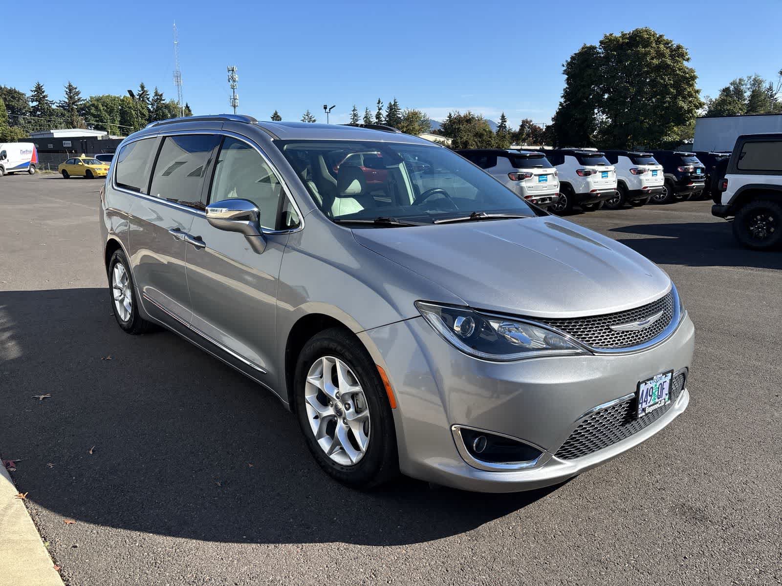 Used 2020 Chrysler Pacifica Limited FWD image 5