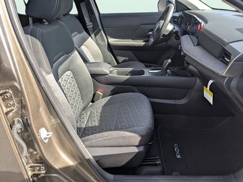 New 2026 Nissan Kicks SV w/ Cold Weather Package FWD image 31