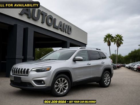 Used 2019 Jeep Cherokee Latitude Plus w/ Cold Weather Group AWD/4WD image 1