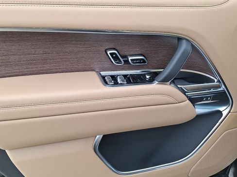 New 2026 Land Rover Range Rover SE image 10