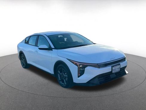 Used 2025 Kia K4 LXS image 3