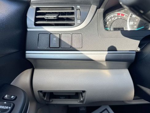 Used 2012 Toyota Camry LE image 17